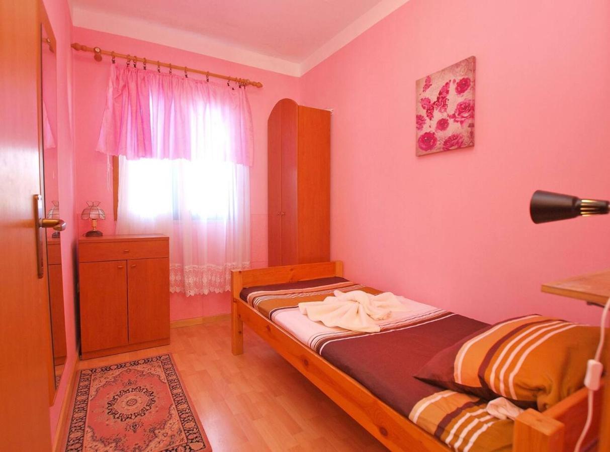 Alma Apartment Porec Exterior photo