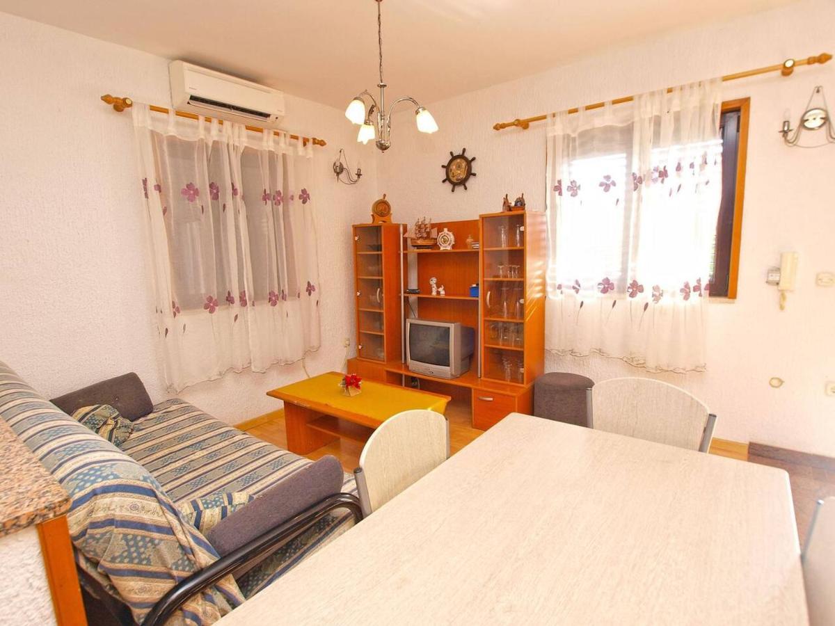 Alma Apartment Porec Exterior photo