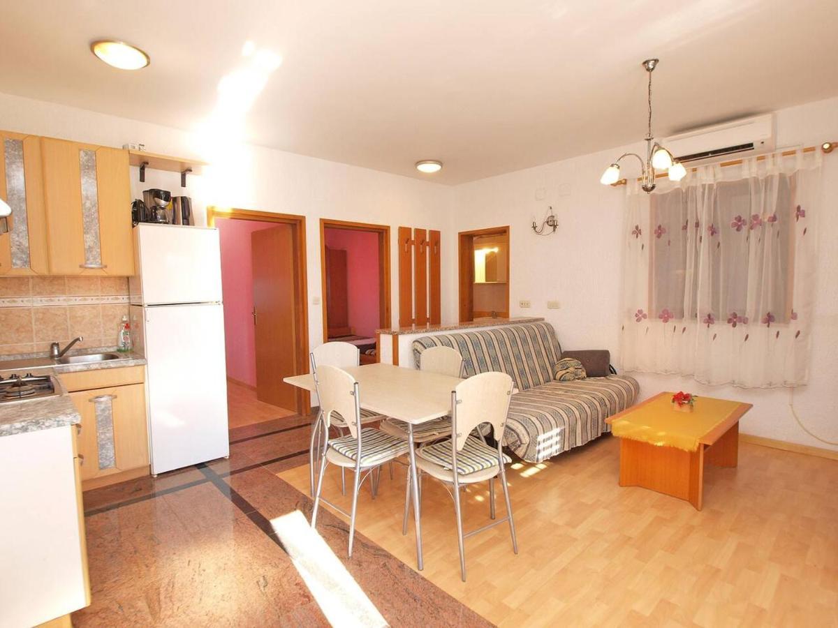 Alma Apartment Porec Exterior photo